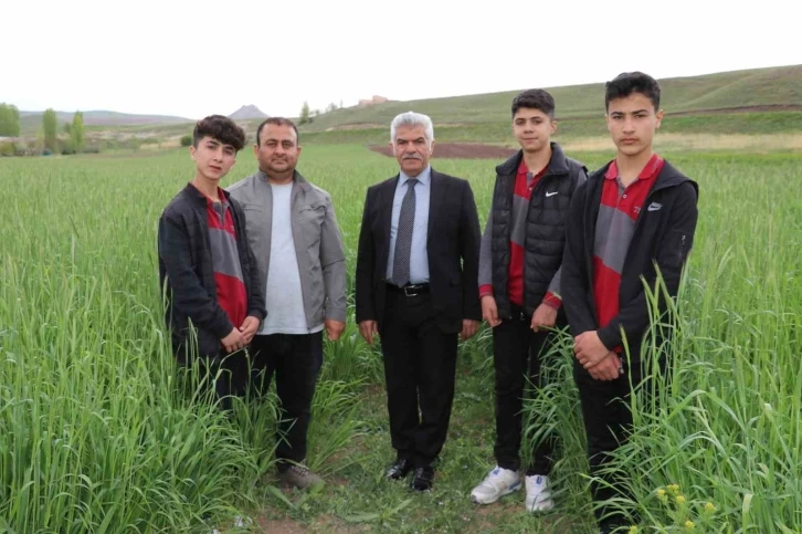 Öğrencilerin ektiği ‘ata tohumu’ boy verdi
