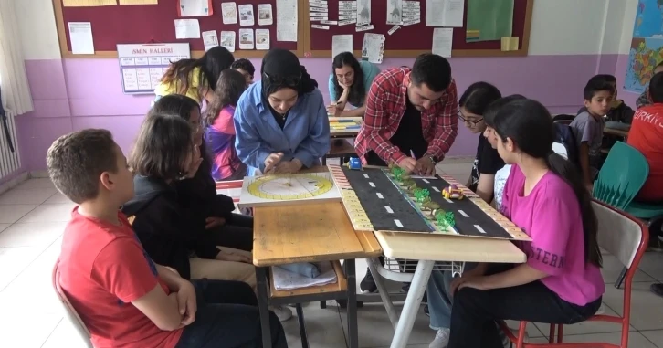 Öğretmen adayları, tasarladıkları ahşap materyallerle matematiği eğlenceli hale getirecek
