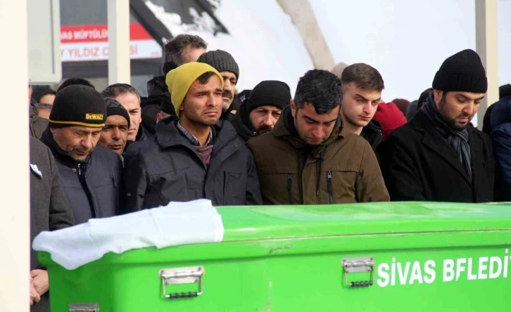 Oğullarını Suriye’ye göreve uğurlayacaklardı, oğulları onları toprağa uğurladı
