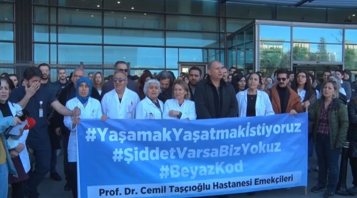 Okmeydanı Şehir Hastanesi’nde saldırıya uğrayan doktorun babası: “Canım yanıyor”
