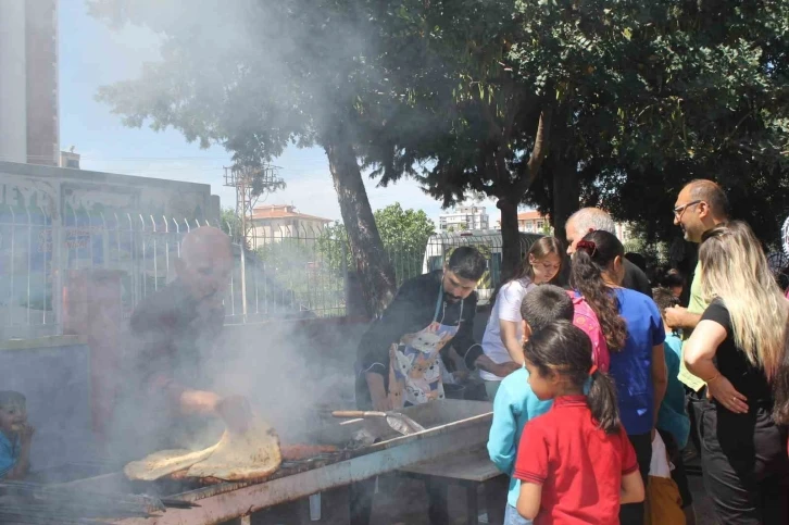 Okul bahçesinden kebap dumanları yükseldi
