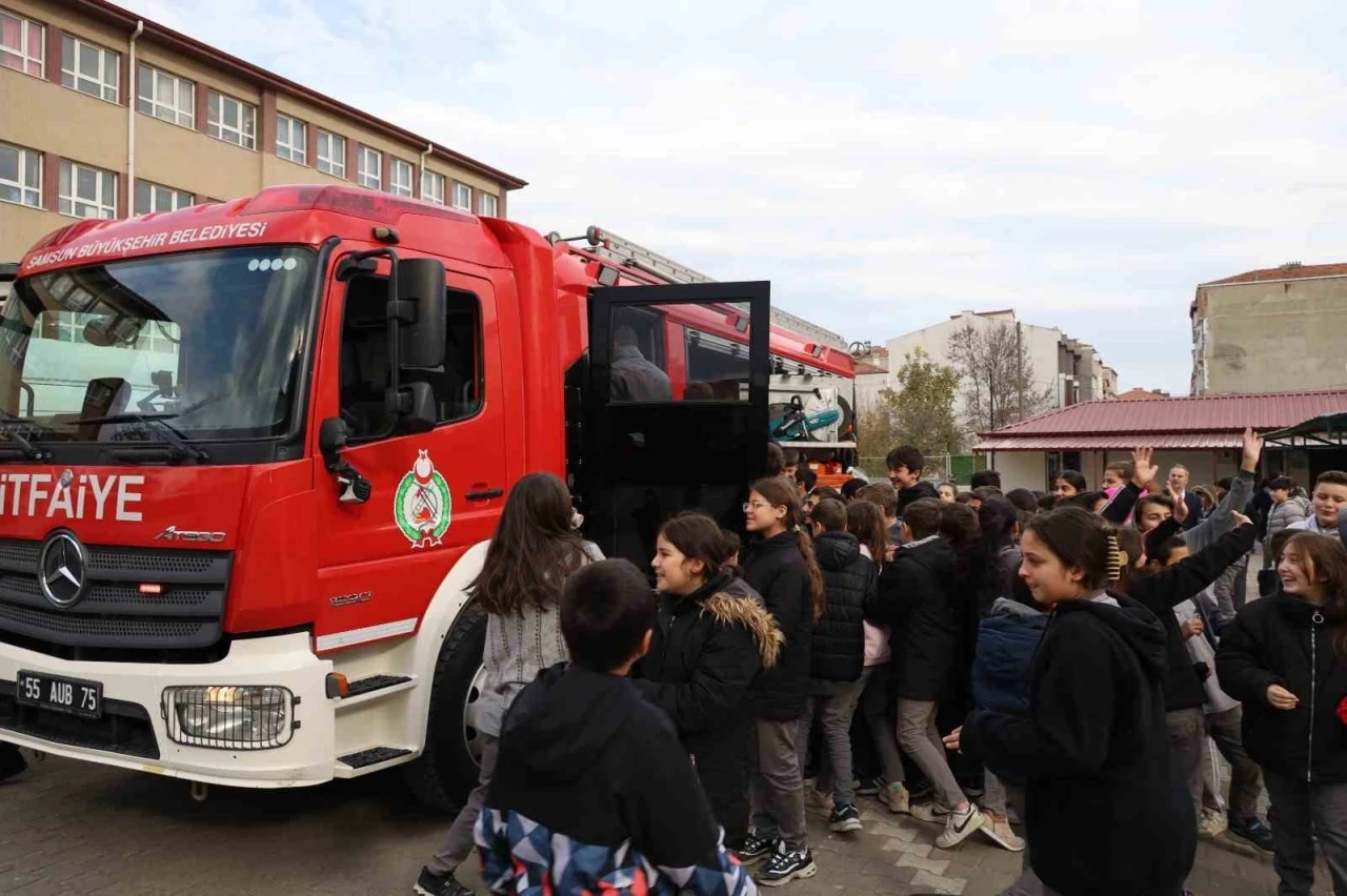 Okulda nefes kesen yangın tatbikatı
