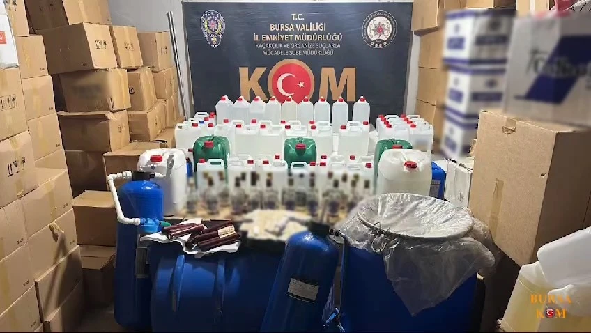 Ölüm saçan şüphelilere yönelik operasyon: 7 kişi tutuklandı, 4 bin 735 litre sahte içki ele geçirildi
