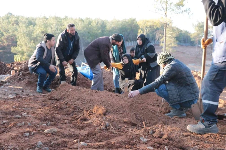 Önce eşini şimdi de 3 çocuğunu kaybeden annenin ağıtları yürek dağladı