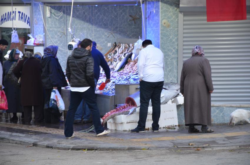 200 kiloluk orkinos, görenleri hayrete düşürdü