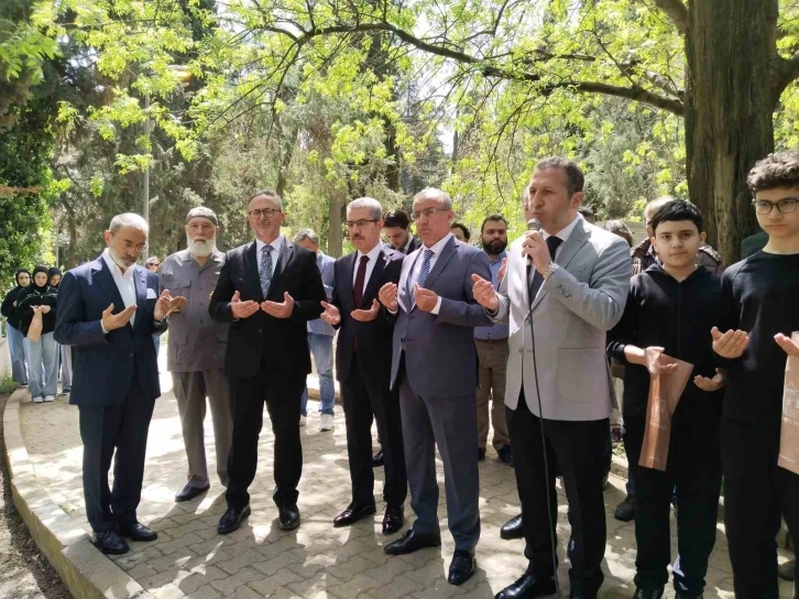 Ord. Prof. Dr. Ali Fuat Başgil kabri başında anıldı
