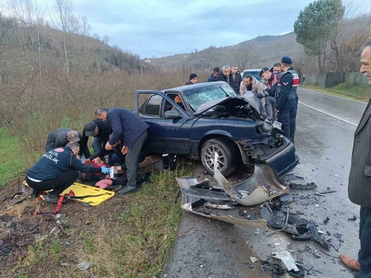 Ordu’da 2 otomobil çarpıştı: 3 yaralı
