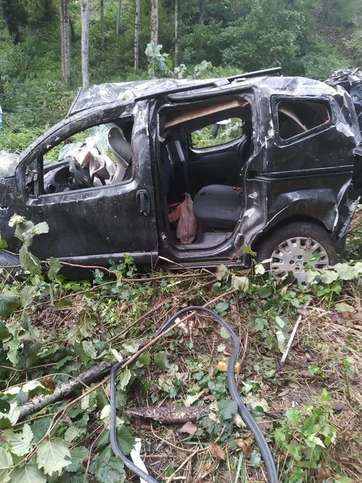 Ordu’da hafif ticari araç uçuruma yuvarlandı: 3 ölü, 2 yaralı
