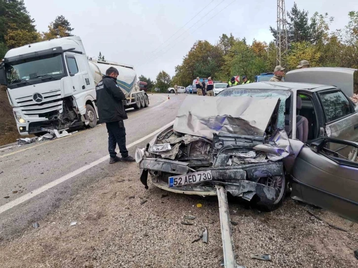 Ordu’da otomobil ile tır çarpıştı: 3 ölü, 3 yaralı