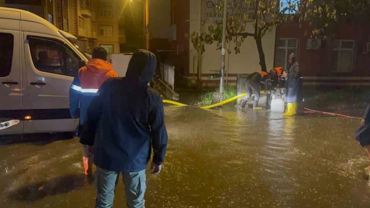 Ordu’da sel: Cadde ve sokaklar göle döndü
