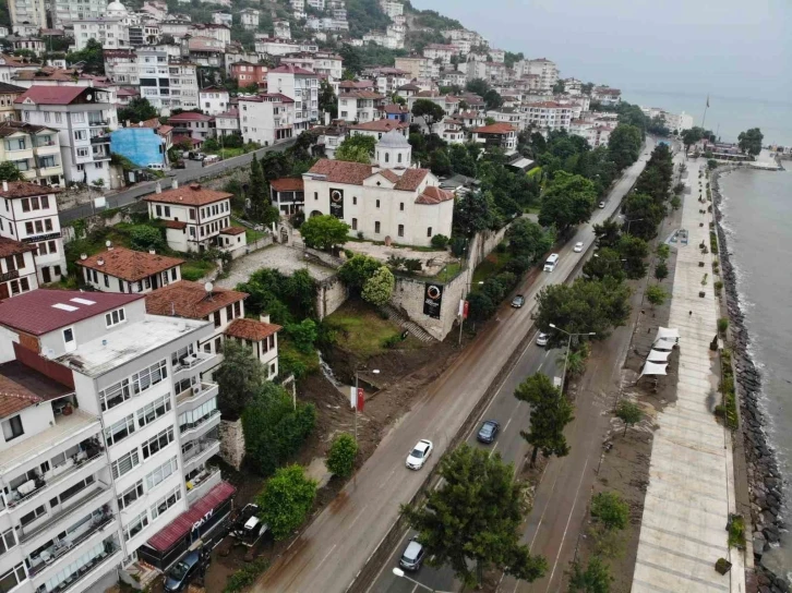 Ordu’da sel ve heyelan nedeniyle kapanan sahil yolu ulaşıma açıldı
