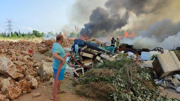 Orhangazi'nde, molozların döküldüğü alanda çıkan yangın söndürüldü 