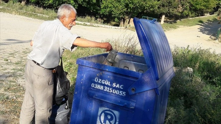 Ormanlardan 20 yıldır çöp toplayıp çevre temizliğine katkıda bulunuyor