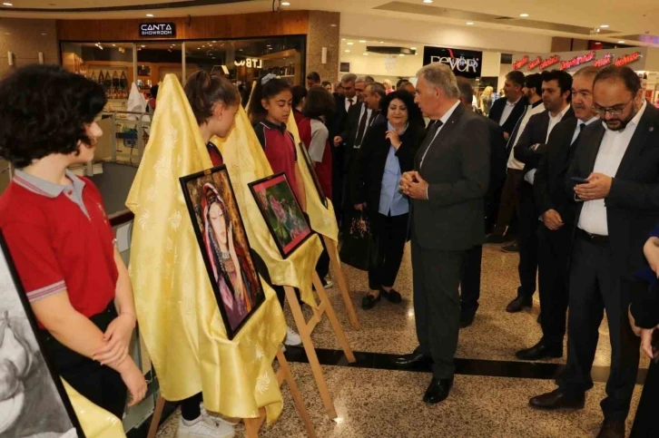 Ortaokul öğrencilerinin yıl boyunca yaptığı resimler, beğeniye sunuldu
