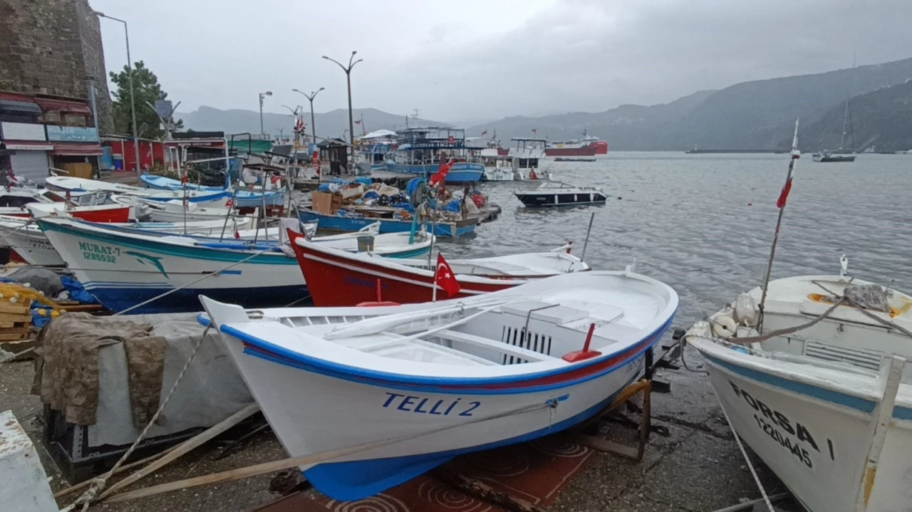 Oruç Reis ve yabancı yatlar Amasra Limanı’na sığındı