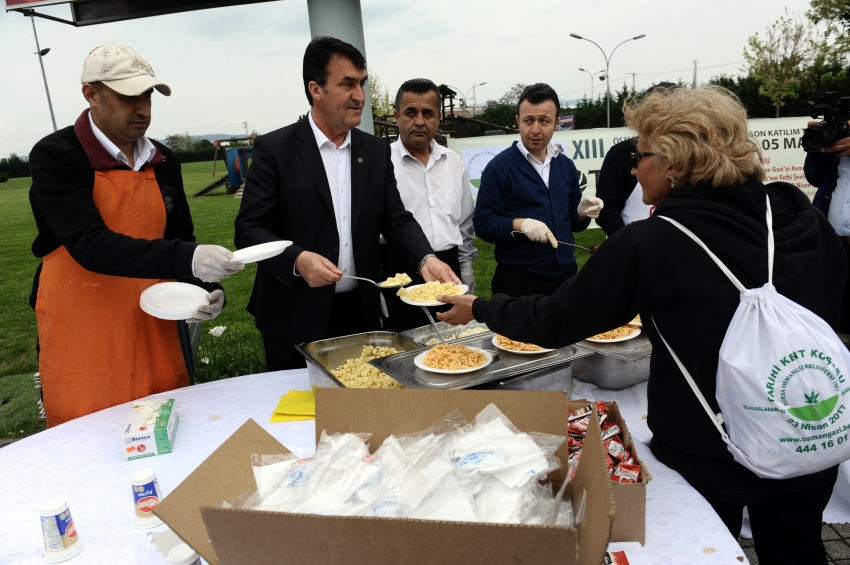 Atletler makarna yiyerek enerji depoladı