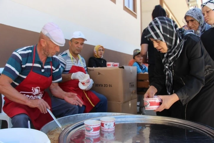 Osmaneli’nde 2 bin kişiye aşure dağıtıldı
