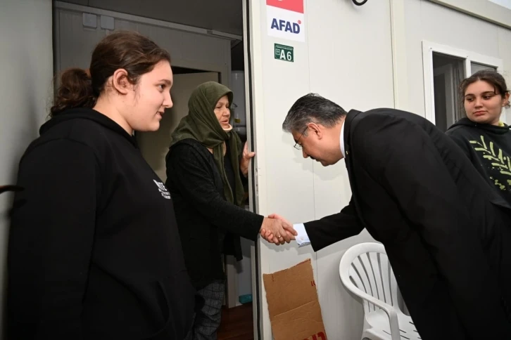 Osmaniye’de konteyner kente aileler yerleştiriliyor
