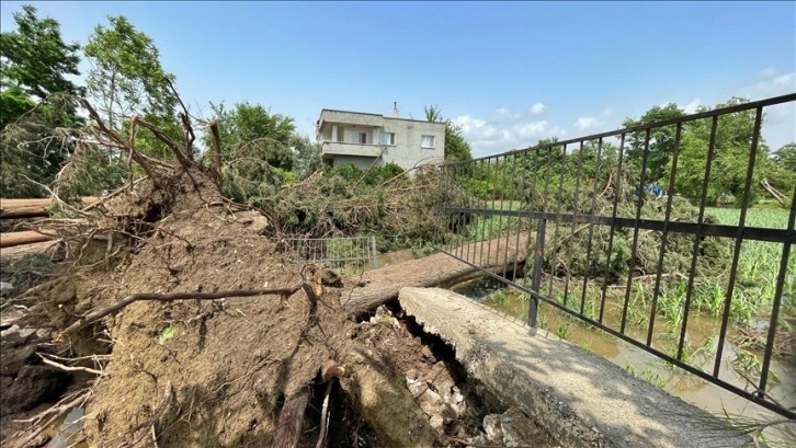 Osmaniye'de fırtına ve sağanak hayatı olumsuz etkiledi