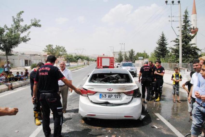 Otomobil seyir halinde alev aldı