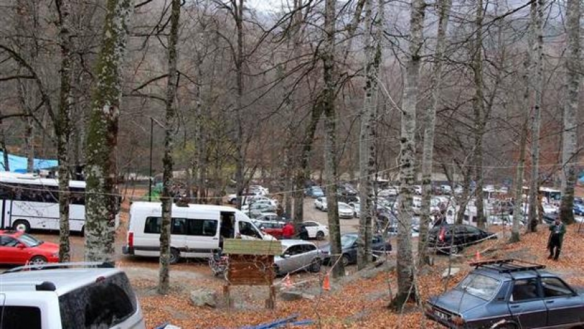 Yedigöller yolu asfaltlandı, milli park 'Milli otopark' oldu