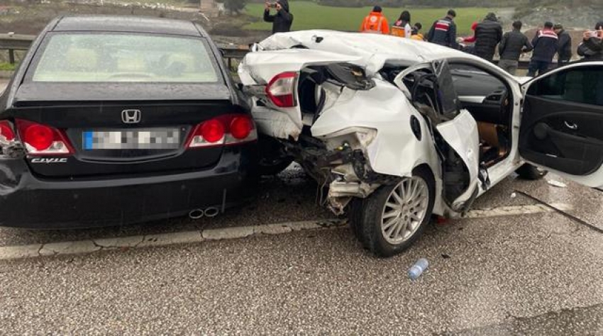 Feci kazada 1 polis memuru hayatını kaybetti, 3 kişi yaralandı