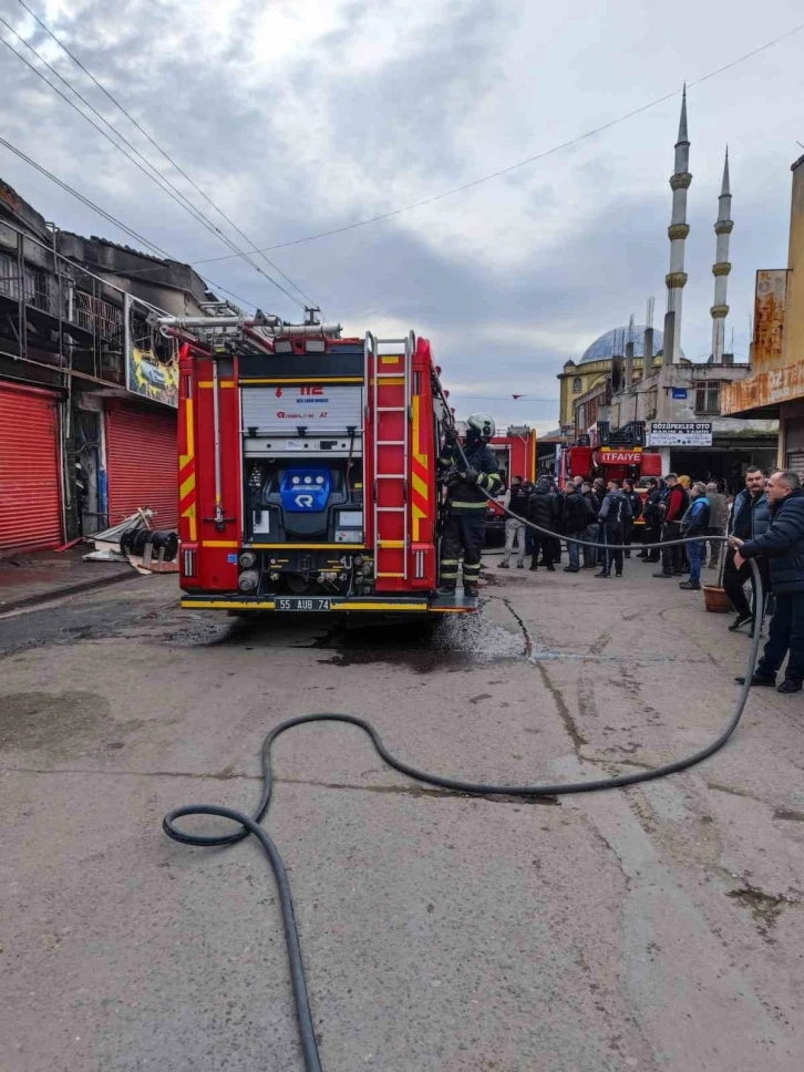 Oto yedek parça dükkanında yangın