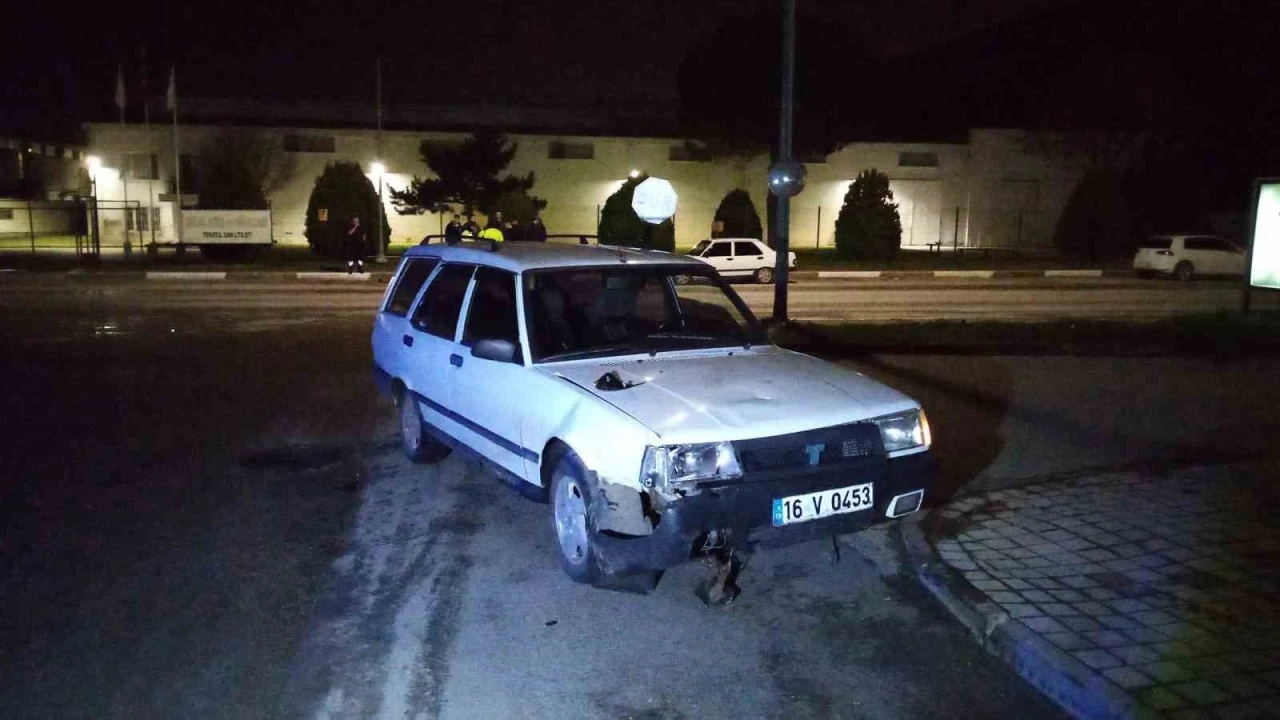 Bursa'da otomobil ile çarpışan motosikletin sürücüsü ağır yaralandı