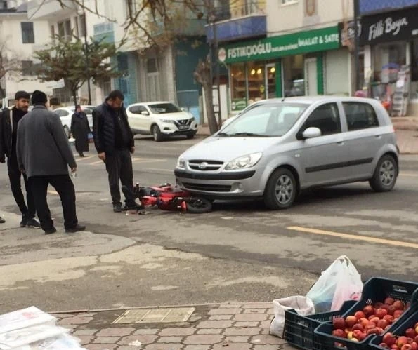 Otomobil ile elektrikli bisiklet çarpıştı: 1 yaralı
