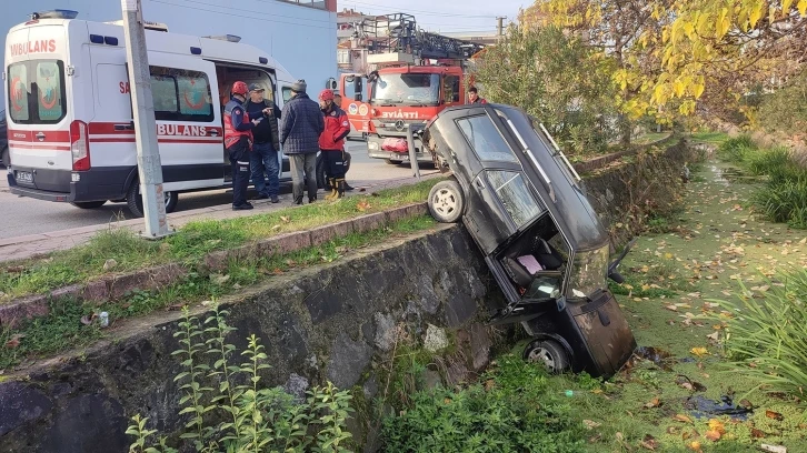 Otomobil su kanalına uçtu
