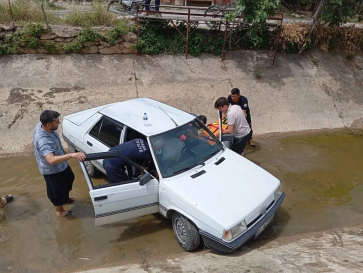 Otomobil sulama kanalına düştü: 1 yaralı
