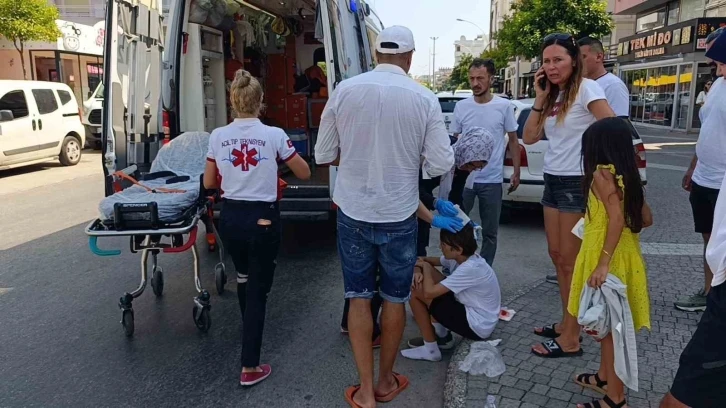 Otomobil, yola fırlayan turist çocuğa çarptı
