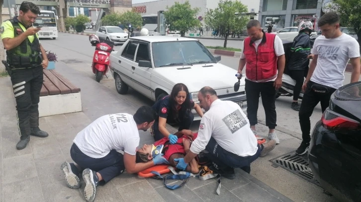 Otomobilin çarpıp kaçtığı motosikletli kurye yaralandı
