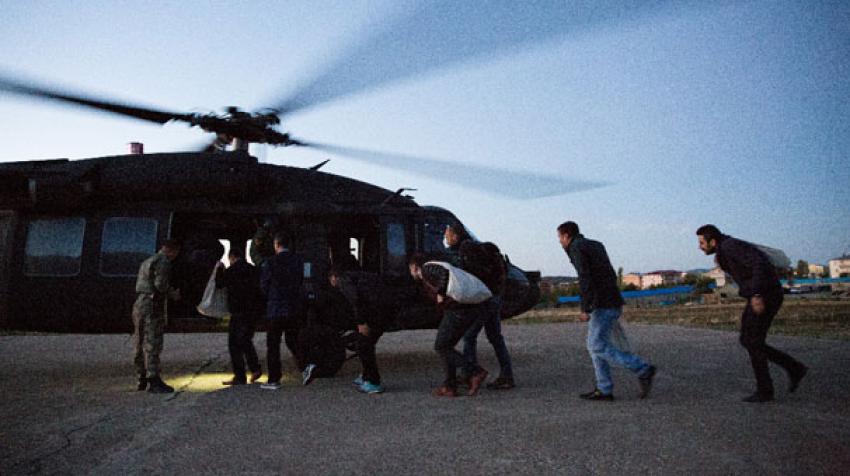 Oy pusulaları askeri helikopterle taşındı