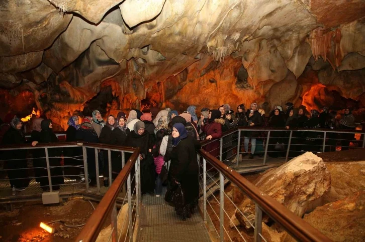 Oyacalı 200’e yakın kadın Gölbaşı turu yaptı
