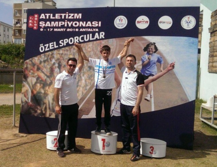 Özel sporcular 'Altın'a koştı