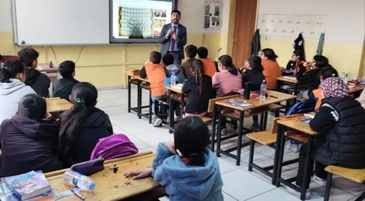 Özalp’te öğrencilere "Ariflerin Satrancı" oyununu tanıtıldı
