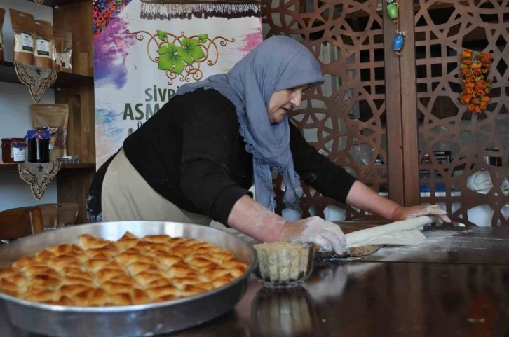 (ÖZEL) Bayramın yaklaşmasıyla Sivrihisar’ın özel muska baklavasına talepler arttı
