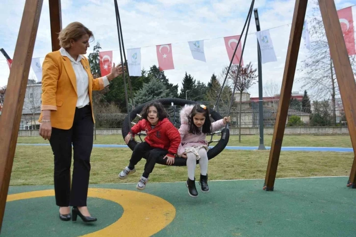 Özel bireyler bu merkezde eğlenerek öğreniyorlar
