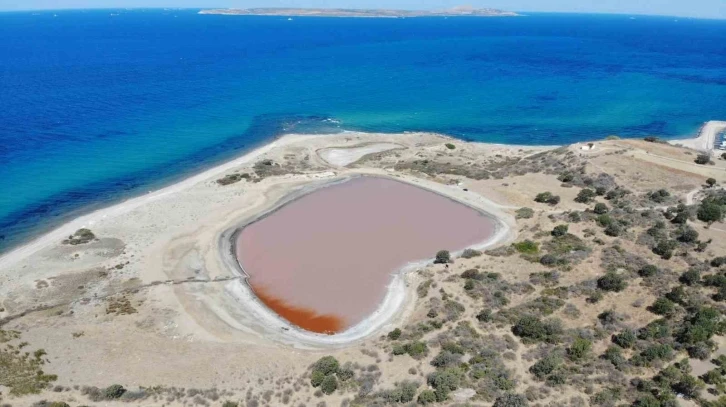 (Özel)  Çanakkale’de 2 bin yıllık antik liman, kalpli pembe göle dönüştü
