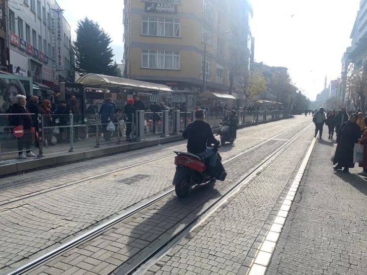 (ÖZEL) İki Eylül Caddesi’nde yasağı umursayan yok
