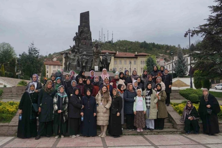 Özel öğrenciler aileleriyle dini ve tarihi mekanları gezdi
