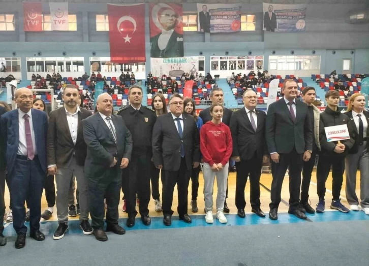 Özölçer, Taekwondo şampiyonası etkinliğine katıldı
