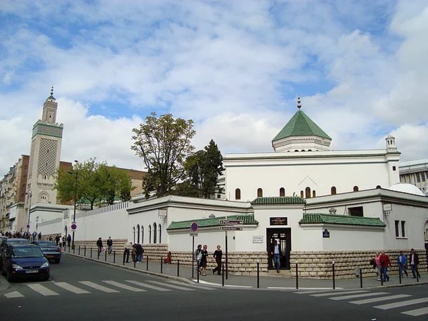 Paris'teki Rahma Camii güvenlik gerekçesiyle kapatıldı