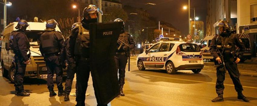 Paris'te çöpe atılmış canlı bomba yeleği bulundu