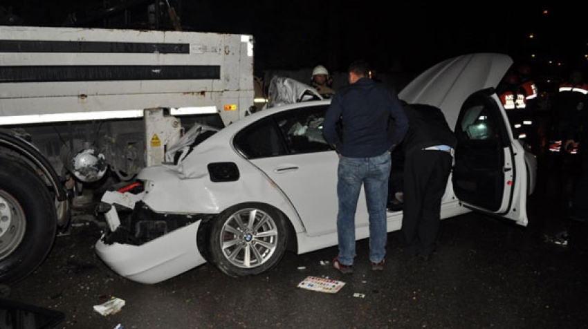 İzmir'de feci kaza, 2 ölü