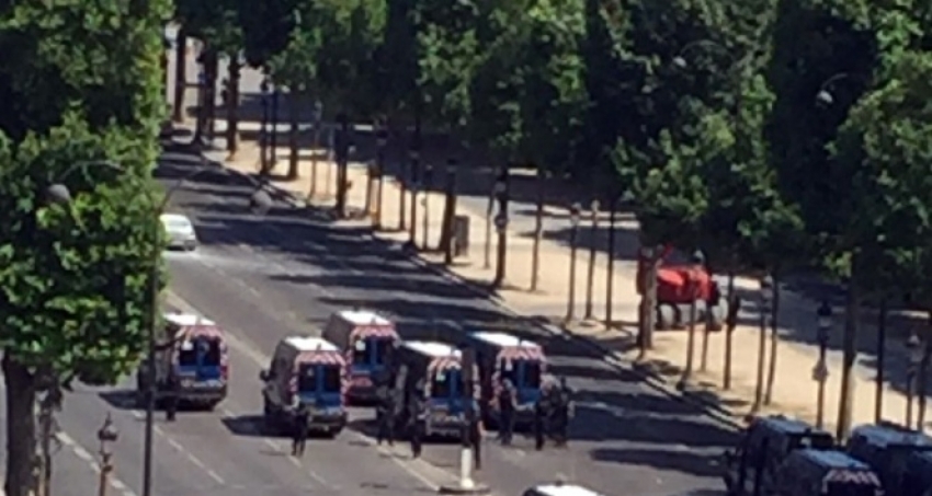 Paris’te terör alarmı!