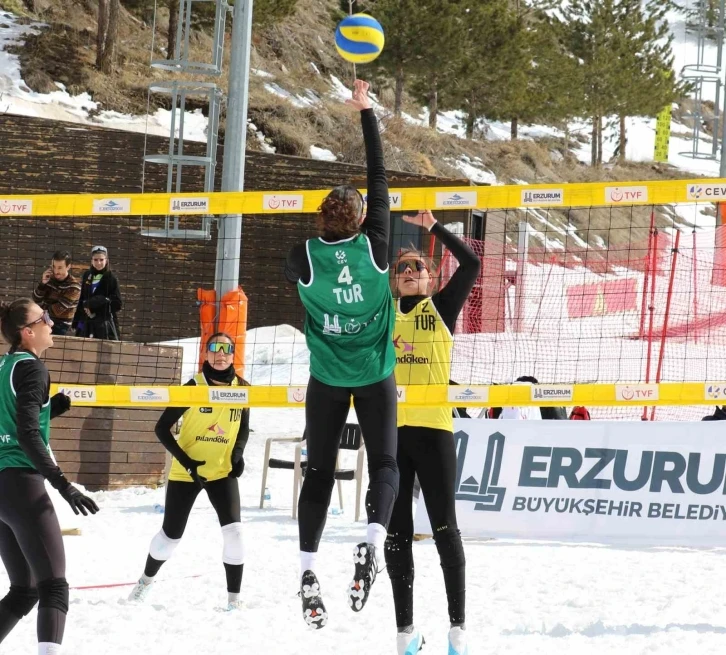 Palandöken’de kar voleybolu rüzgarı
