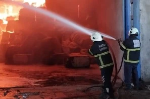 Pamuk fabrikasında çıkan yangın