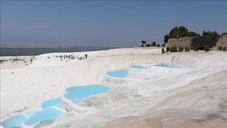 Pamukkale'yi 11 ayda 1,9 milyon kişi gezdi